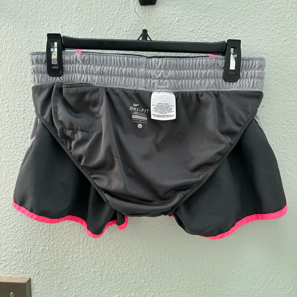 Women’s Nike Black and Pink Dri-Fit Shorts size L - Picture 6 of 8